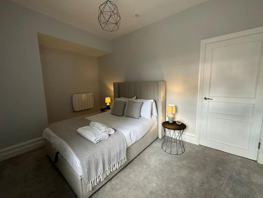 Apartment Superior Stay, Sophia Gardens, Centre And Stadium Sleeps 4